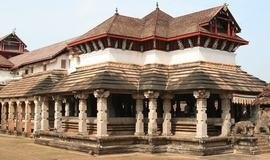https://d3r8gwkgo0io6y.cloudfront.net/upload/moodabidri temple1.jpg